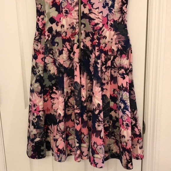 Size 2 💖 Taylor Floral Long Dress with Pockets - Picture 4 of 8